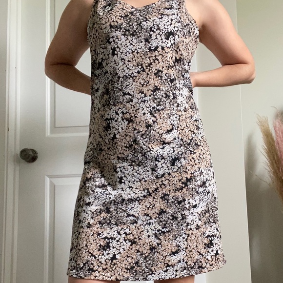 Neutral Floral Dress - Picture 2 of 6